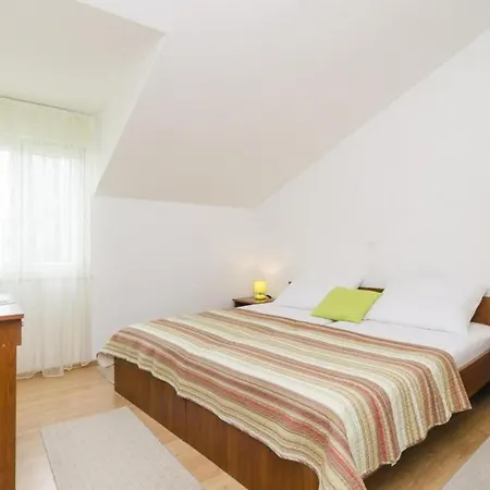 Matej - One Bedroom 아파트 *